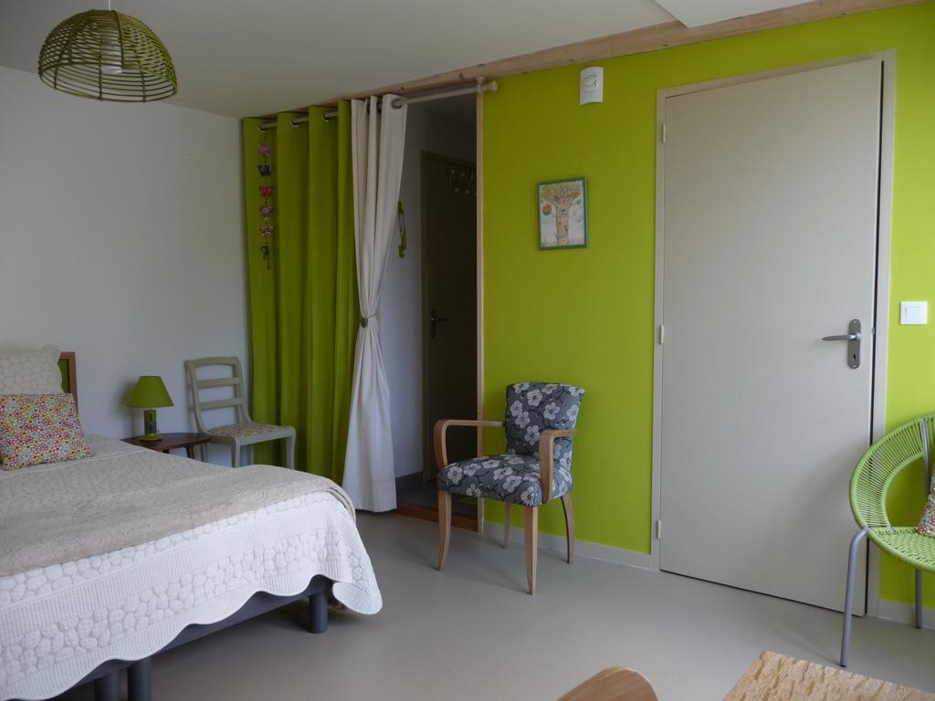 Le Jardin Aux Oiseaux Bed & Breakfast Ferel Exterior photo